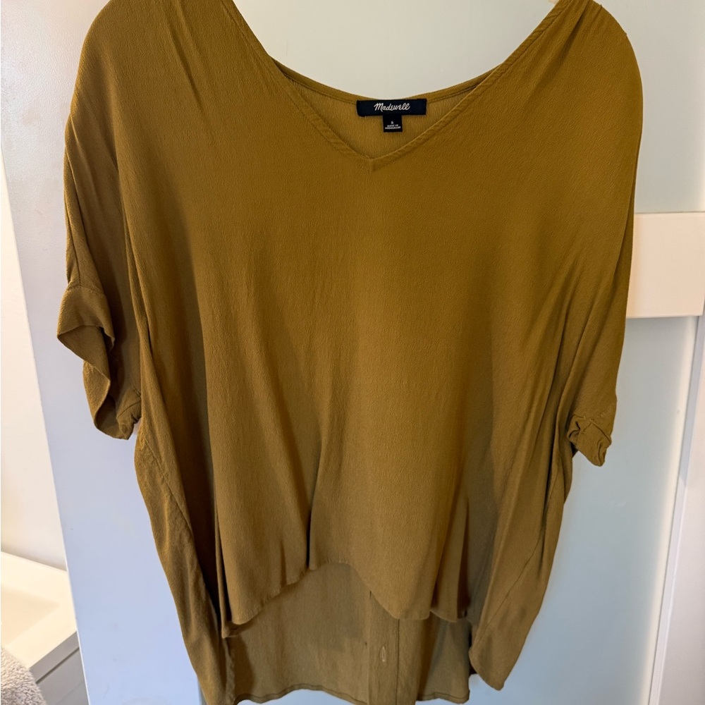 EUC Madewell Mustard Yellow Women's Top, sz M with cute back button detailing